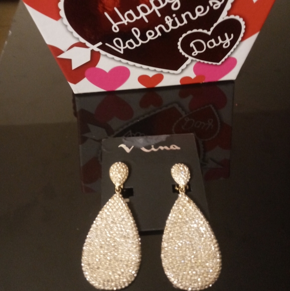 Nina Teardrop Disk Clip Earrings - Picture 2 of 2